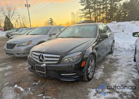 2011 Mercedes-Benz C 300 4Matic из США, поврежденный, VIN WDDGF8BB3BR142339